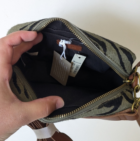 NWT Madewell Transport Camera Crossbody Tiger Calf Hair Edition Olive Green - Picture 4 of 4